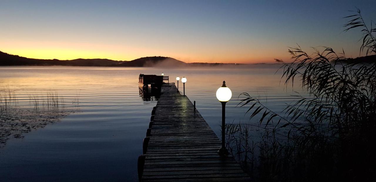Beautiful, tranquil lakeside Estate Sedgefield Exterior foto